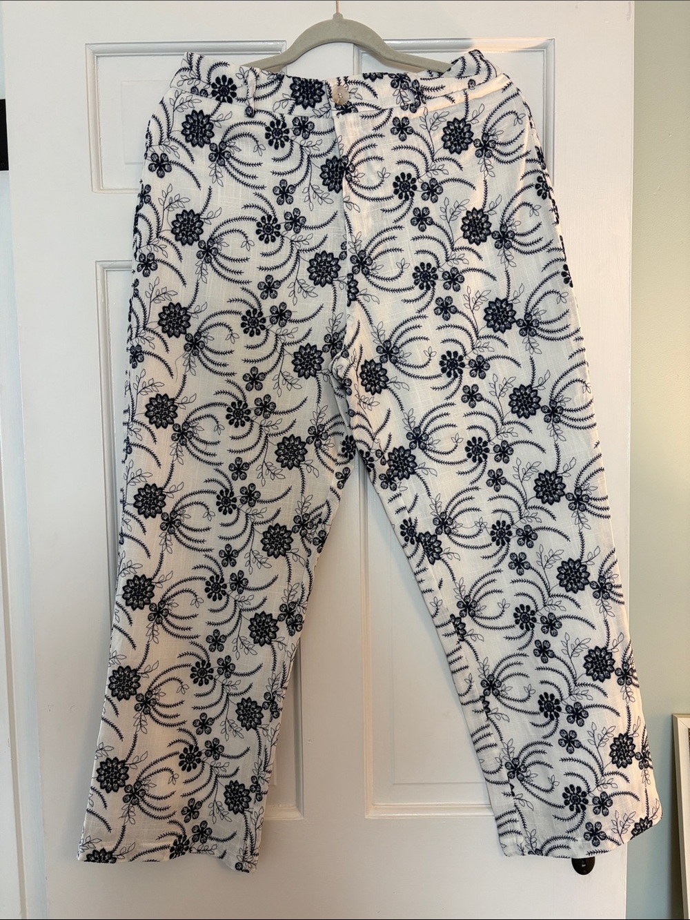 Women's Cropped Pants with Navy Floral Print